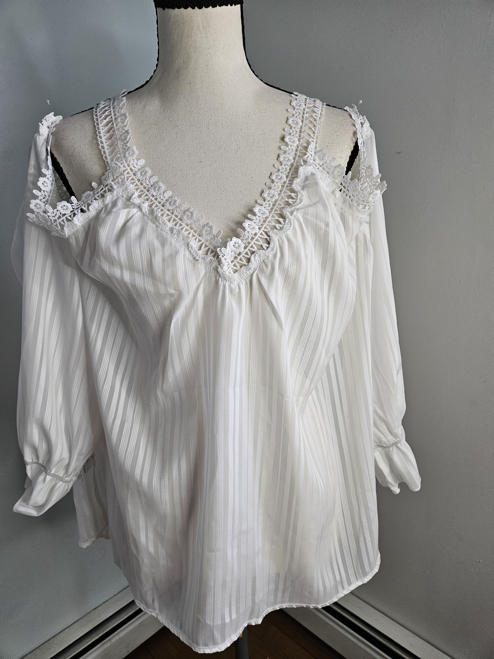 Lace-Trim White Cold-Shoulder Tunic Top P363